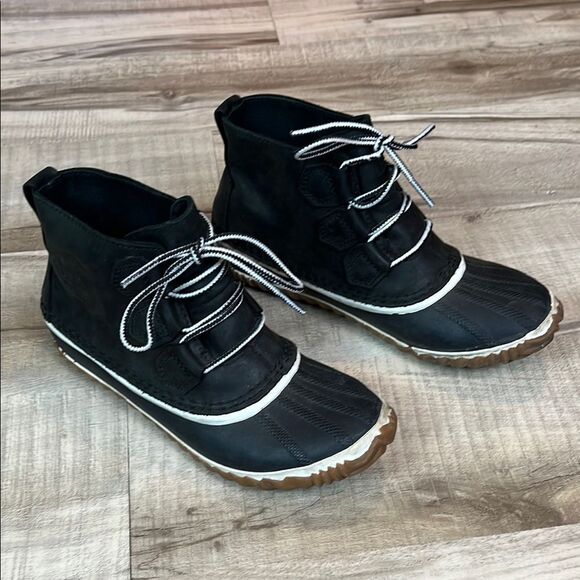 Sorel Black Lace-Up Leather Boots Black
Duck rain ankle size 7 - Picture 2 of 9